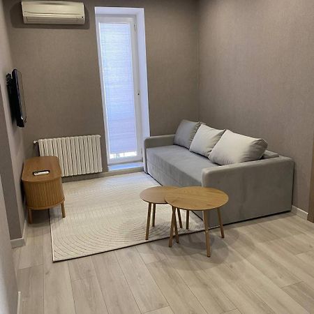 Apartpoltava Двокімнатні Апартаменти З Джакузі Біля Листопаду エクステリア 写真