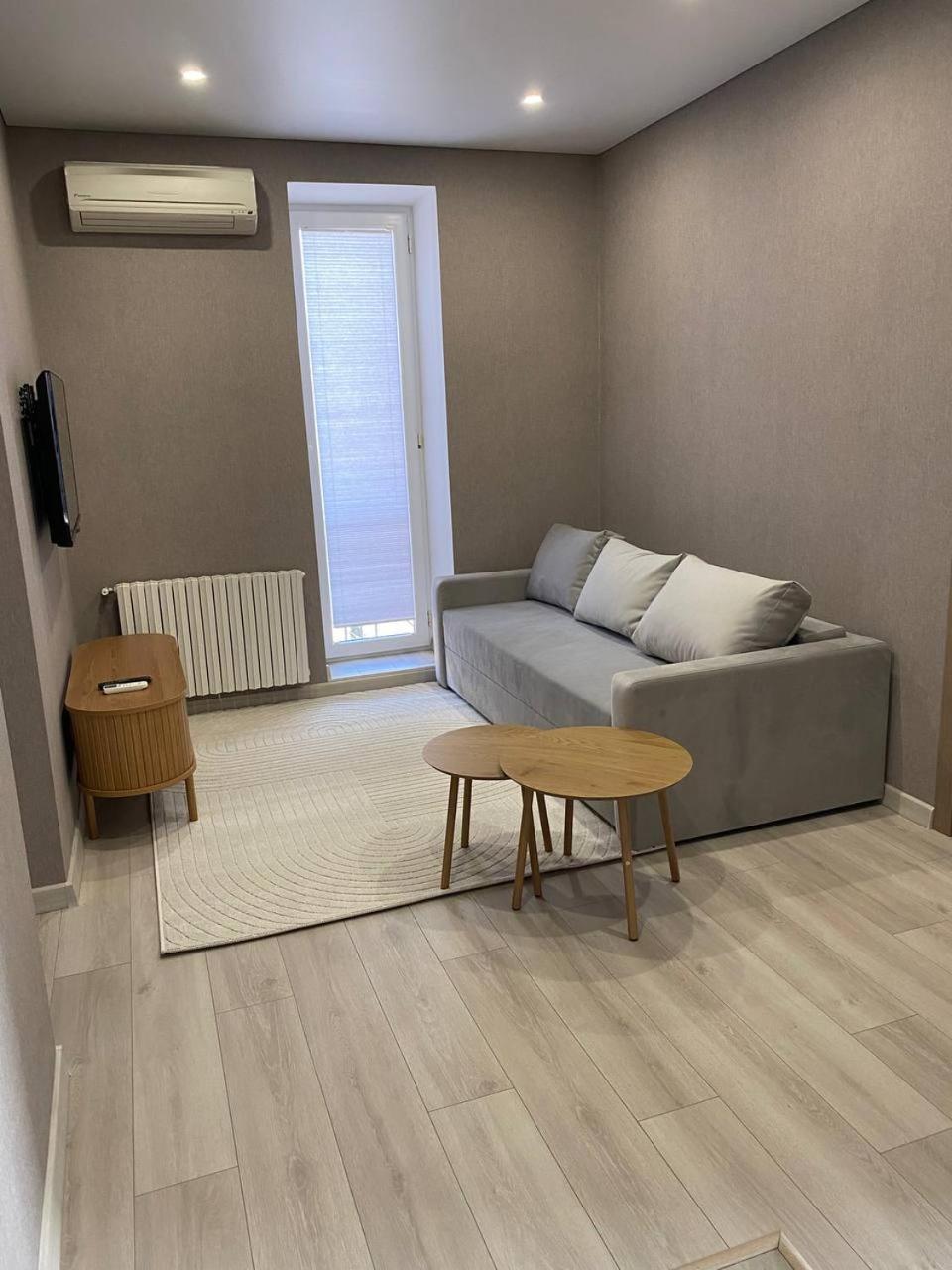 Apartpoltava Двокімнатні Апартаменти З Джакузі Біля Листопаду エクステリア 写真