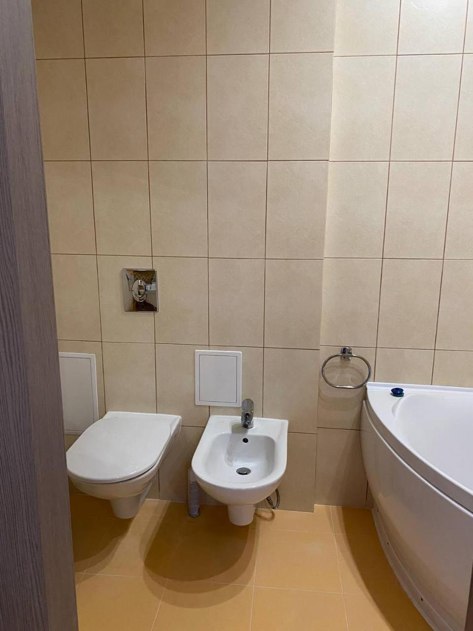 Apartpoltava Двокімнатні Апартаменти З Джакузі Біля Листопаду エクステリア 写真