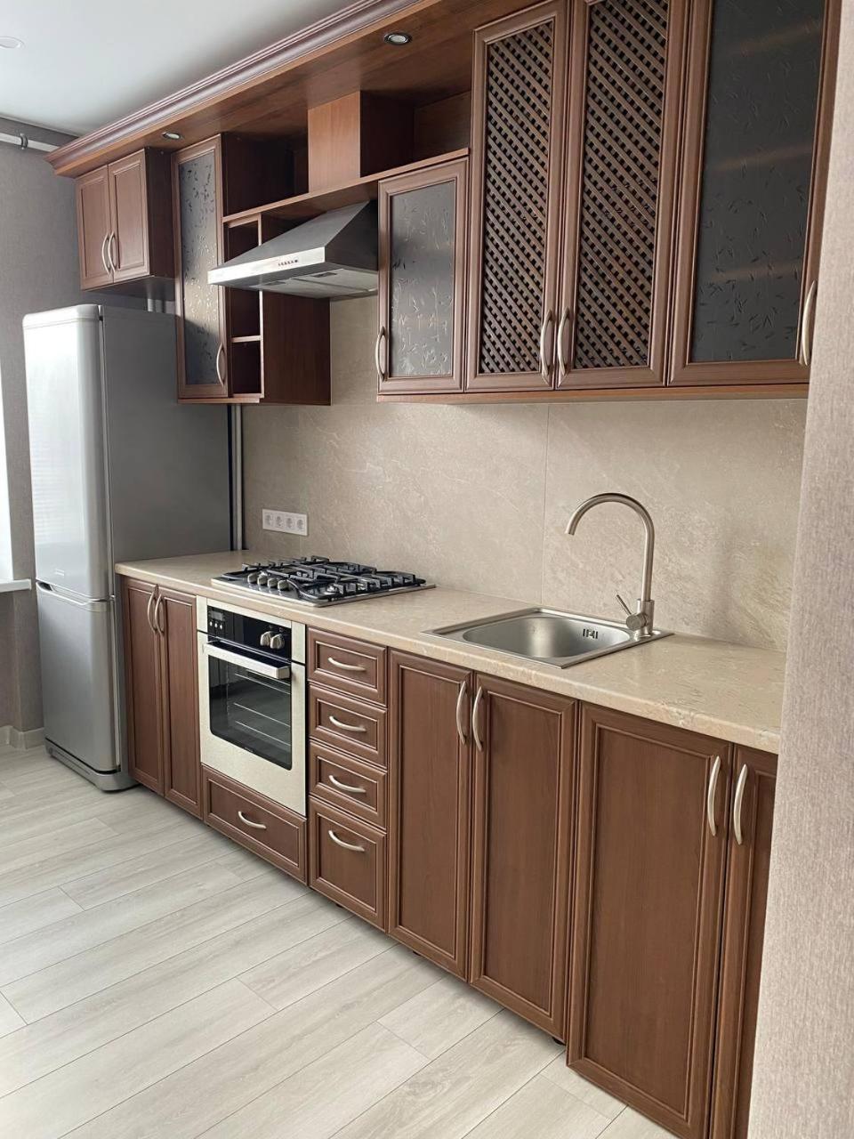 Apartpoltava Двокімнатні Апартаменти З Джакузі Біля Листопаду エクステリア 写真