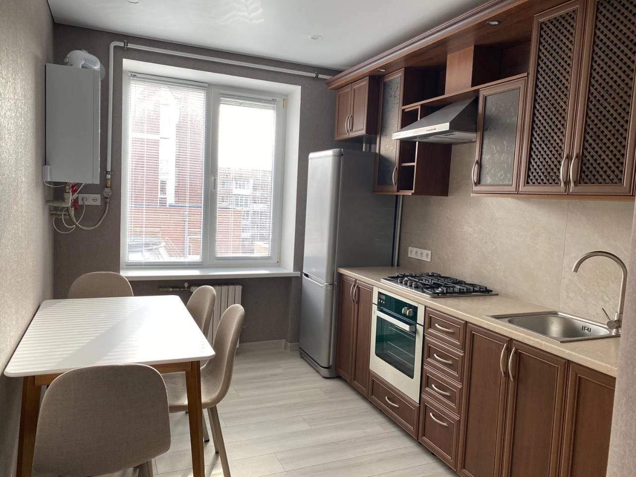 Apartpoltava Двокімнатні Апартаменти З Джакузі Біля Листопаду エクステリア 写真