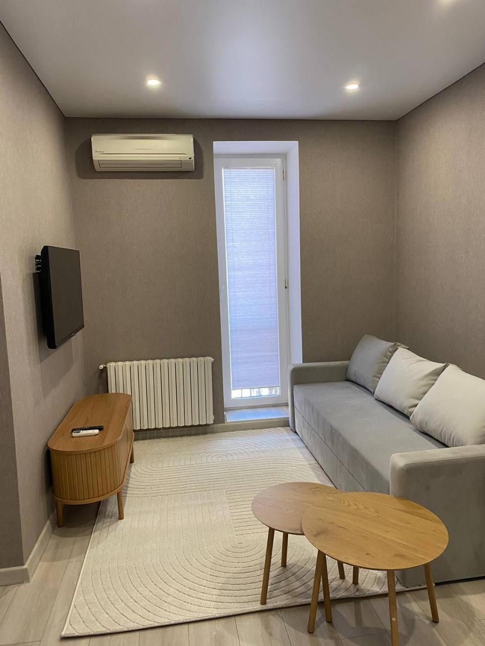 Apartpoltava Двокімнатні Апартаменти З Джакузі Біля Листопаду エクステリア 写真